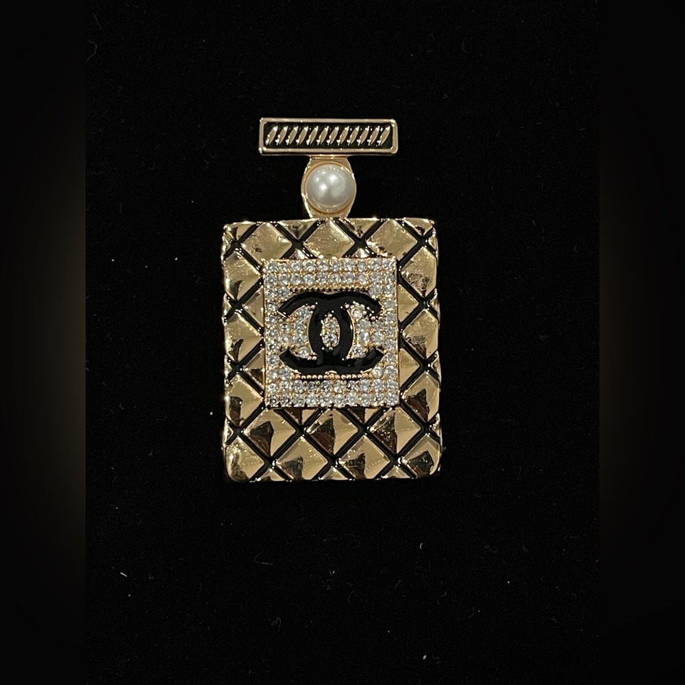 Fashion Jewelry Gold and Black Quilted Perfume Bottle Brooch with Pearl